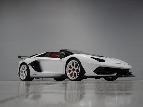 Used 2020 Lamborghini Aventador SVJ AWD/4WD image 8