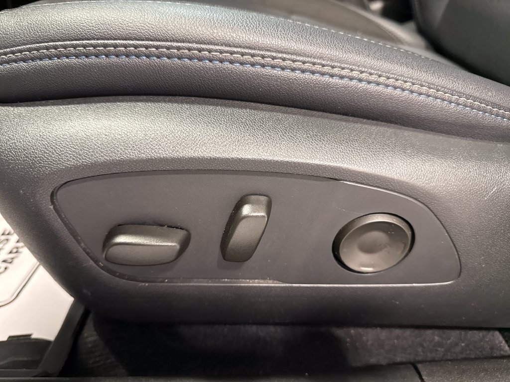 Used 2024 Chevrolet Equinox EV LT FWD image 29