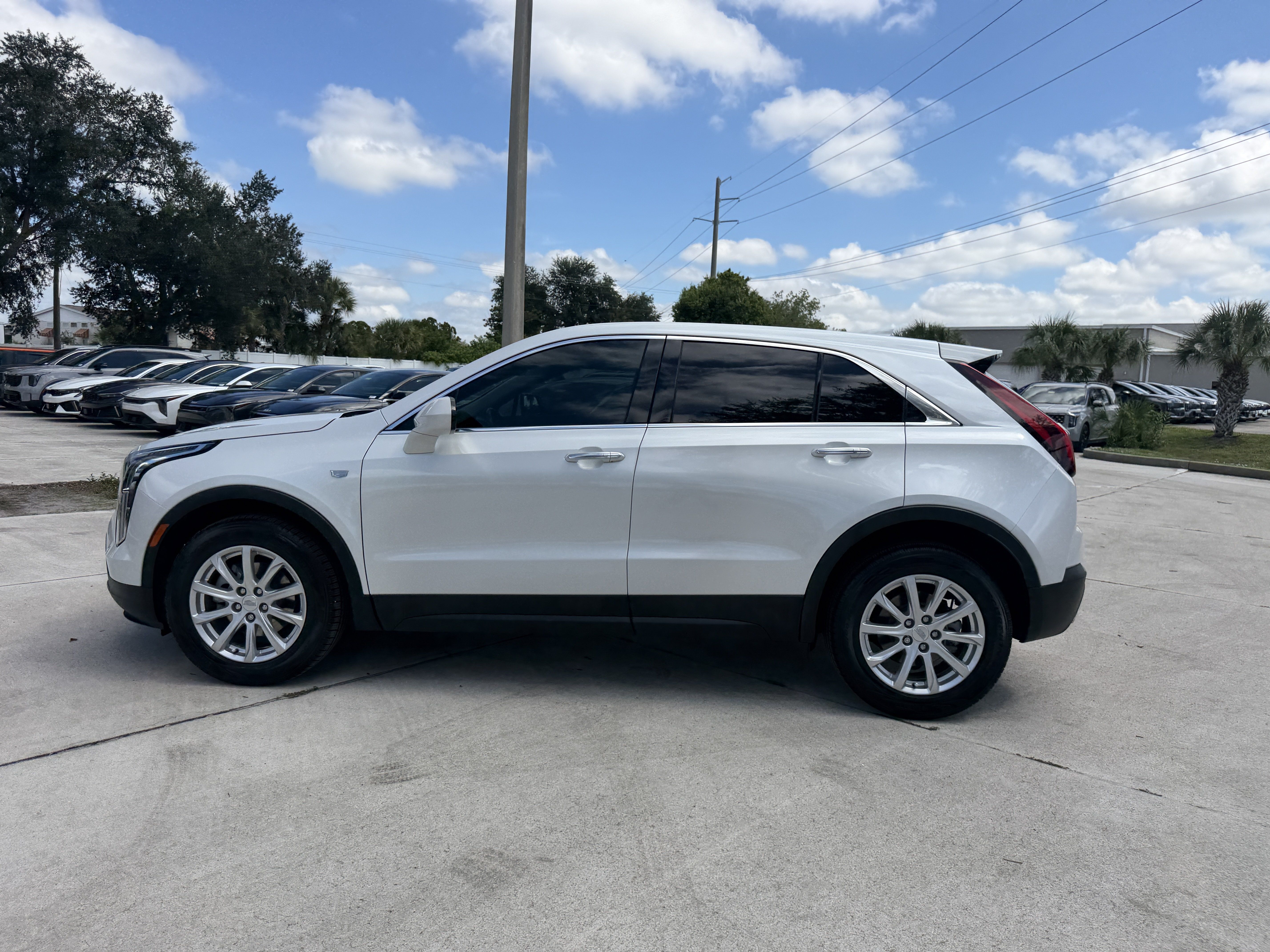 Used 2021 Cadillac XT4 Luxury w/ Driver Awareness Package FWD image 7