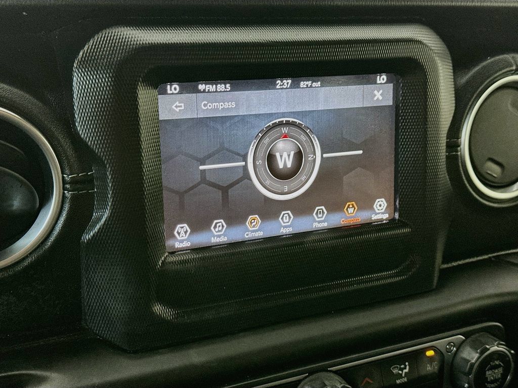 Used 2020 Jeep Wrangler Unlimited Sahara AWD/4WD image 19