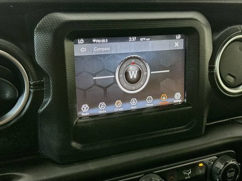 Used 2020 Jeep Wrangler Unlimited Sahara AWD/4WD image 19