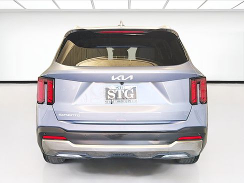 Used 2025 Kia Sorento S w/ Panoramic Sunroof Package FWD image 5