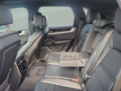 Used 2024 Porsche Cayenne S image 5