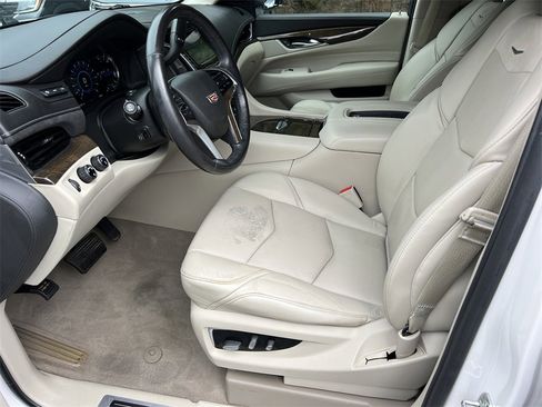 Used 2020 Cadillac Escalade Luxury image 10