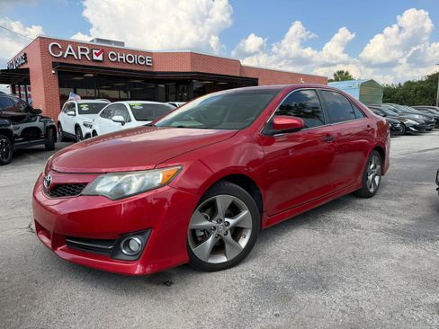 Used 2012 Toyota Camry SE image 1