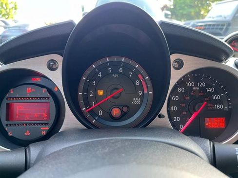 Used 2015 Nissan 370Z Touring RWD image 18