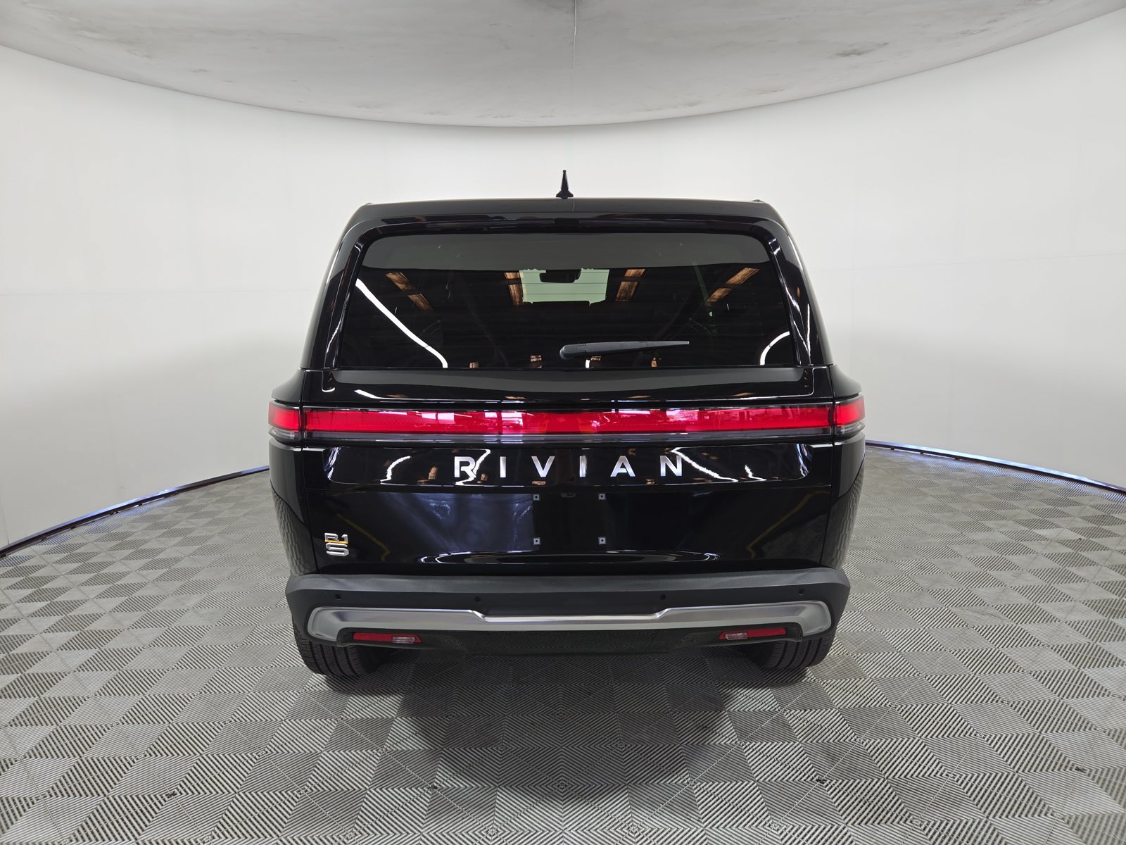 Used 2023 Rivian R1S Launch Edition Quad AWD/4WD image 4