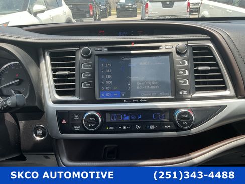 Used 2019 Toyota Highlander XLE FWD image 16