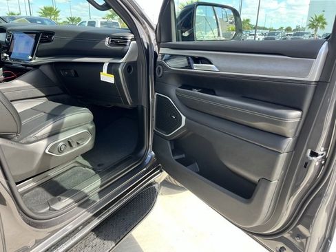 New 2025 Jeep Wagoneer 4WD w/ Convenience Group I image 22