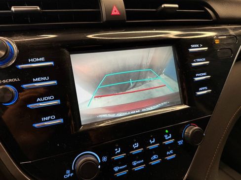 Used 2018 Toyota Camry LE FWD image 13