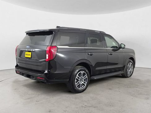 Used 2025 Ford Expedition Active AWD/4WD image 5