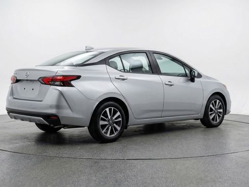 Used 2025 Nissan Versa SV image 9