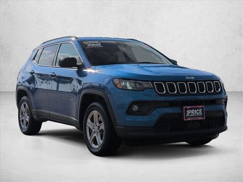 Used 2024 Jeep Compass Latitude AWD/4WD image 3