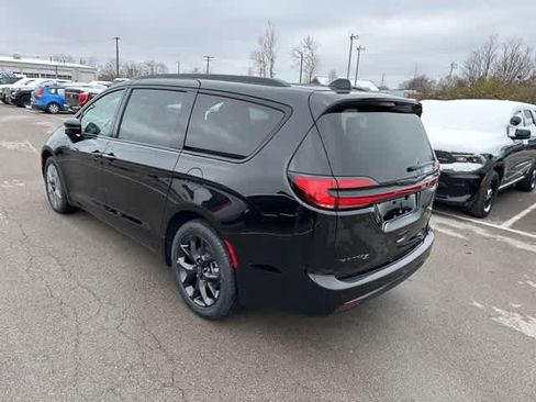 New 2026 Chrysler Pacifica Select image 16