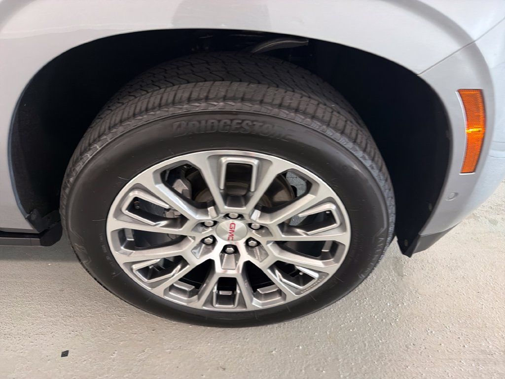 Used 2025 GMC Yukon Denali w/ Sun & Power Step Package RWD image 4