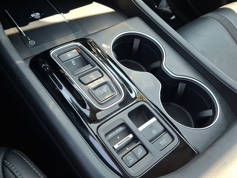 Used 2023 Honda Pilot Touring image 16
