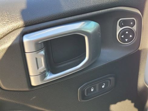 Used 2023 Jeep Wrangler Unlimited AWD/4WD image 15