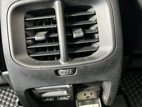 Used 2020 Jeep Cherokee Trailhawk image 29