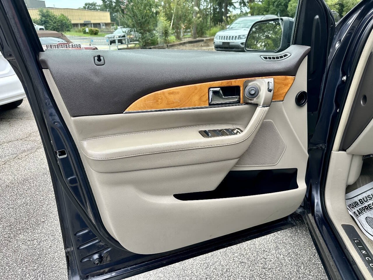 Used 2014 Lincoln MKX AWD w/ Equipment Group 102A image 11