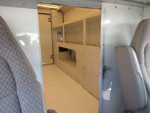 Used 2012 Chevrolet Express 3500 RWD image 25
