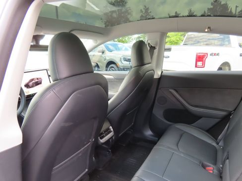 Used 2024 Tesla Model Y Long Range AWD/4WD image 30
