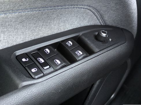 Used 2024 Jeep Compass Latitude image 14