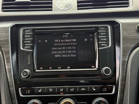 Used 2017 Volkswagen Passat 1.8T SE FWD image 22