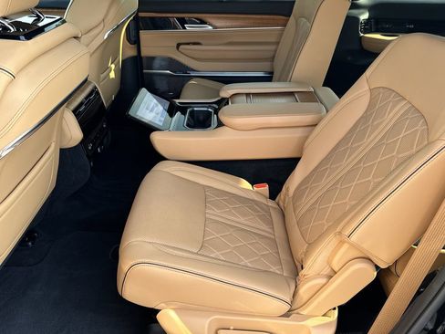 Used 2024 Jeep Grand Wagoneer Series III AWD/4WD image 14