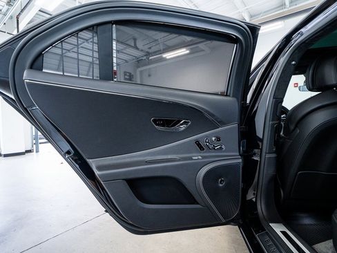Used 2020 Bentley Flying Spur W12 image 56