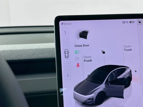 Used 2026 Tesla Model Y Long Range image 16