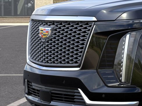 New 2026 Cadillac Escalade Luxury w/ LPO, Radiant Package AWD/4WD image 13
