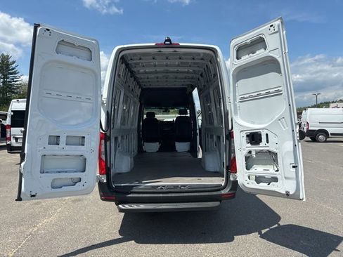 Used 2023 Mercedes-Benz Sprinter 2500 image 12
