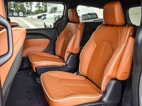 New 2026 Chrysler Pacifica Pinnacle w/ Trailer Tow Group image 18