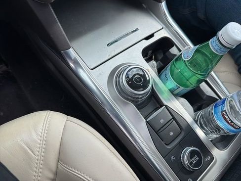 Used 2023 Ford Explorer Platinum w/ Premium Technology Package image 7