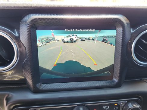 Used 2021 Jeep Wrangler Unlimited Sahara AWD/4WD image 15