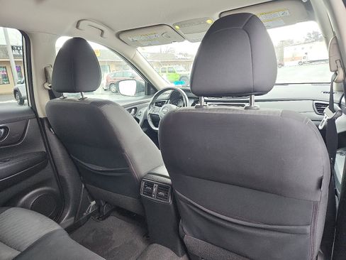 Used 2018 Nissan Rogue SV w/ Premium Package image 28