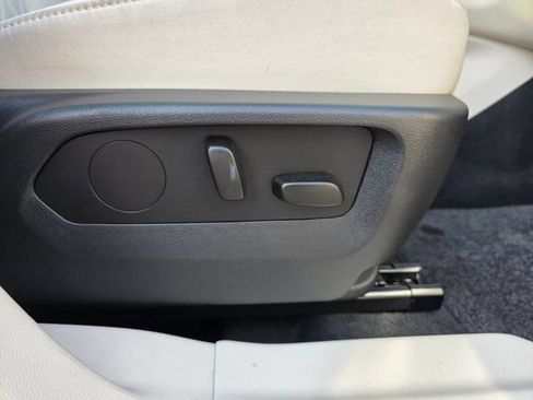Used 2023 Buick Envision Avenir AWD/4WD image 25