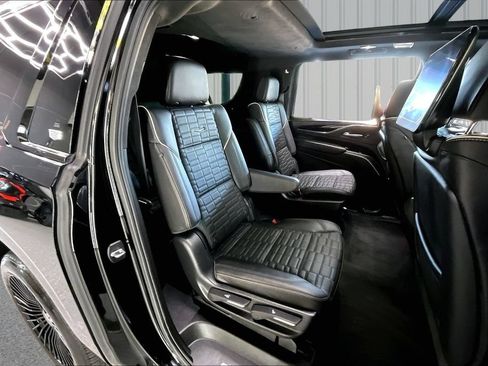 Used 2023 Cadillac Escalade ESV V AWD/4WD image 26