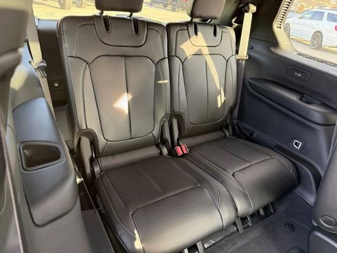 New 2025 Jeep Grand Cherokee L Limited w/ Luxury Tech Group II AWD/4WD image 8