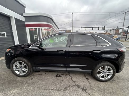 Used 2017 Ford Edge Titanium w/ Technology Package FWD image 5