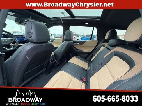 Used 2025 Chevrolet Equinox ACTIV w/ Safety and Technology Package image 13