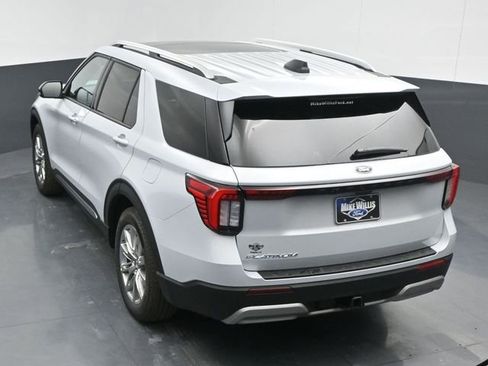 Used 2025 Ford Explorer Platinum image 13