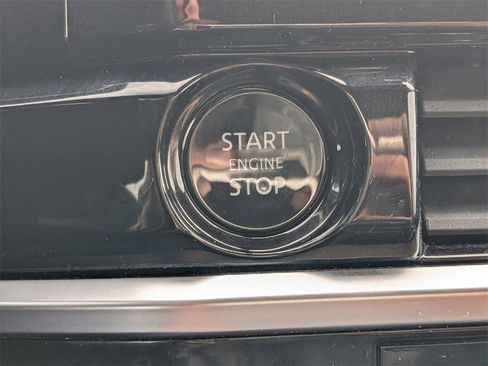 Used 2025 Nissan Pathfinder SV image 31