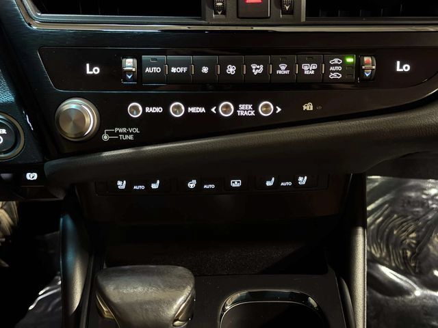 Used 2023 Lexus ES 300h w/ Accessory Package (Z1) FWD image 18