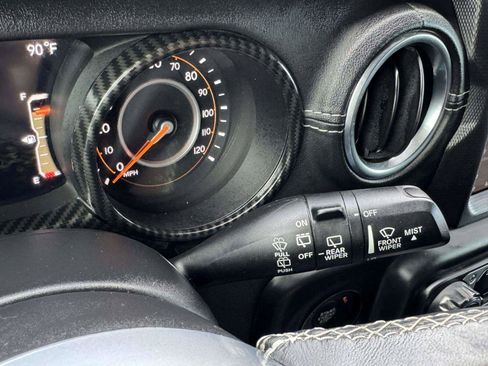 Used 2019 Jeep Wrangler Unlimited Sahara AWD/4WD image 27
