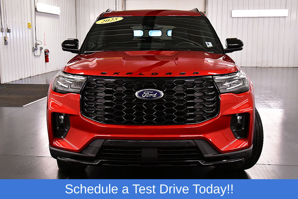 Used 2025 Ford Explorer ST-Line w/ Premium Package AWD/4WD image 2