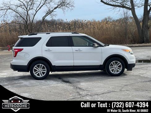 Used 2015 Ford Explorer XLT image 10