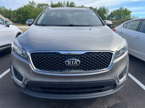 Used 2017 Kia Sorento AWD w/ LX Convenience Package image 9