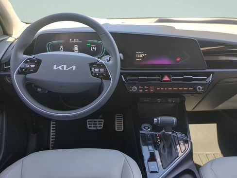 New 2025 Kia Niro EX Touring image 12