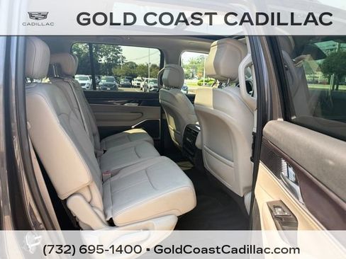 Used 2024 Jeep Wagoneer 4WD w/ Premium Group I image 8